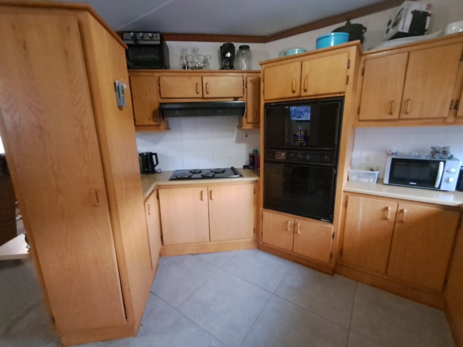 5 Bedroom Property for Sale in Langenhovenpark Free State